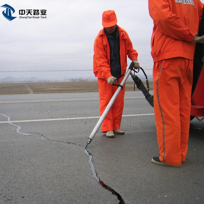 Vết nứt 20mm Sửa chữa đường màu đen trên đường Bảo trì đường nhựa cho vỉa hè